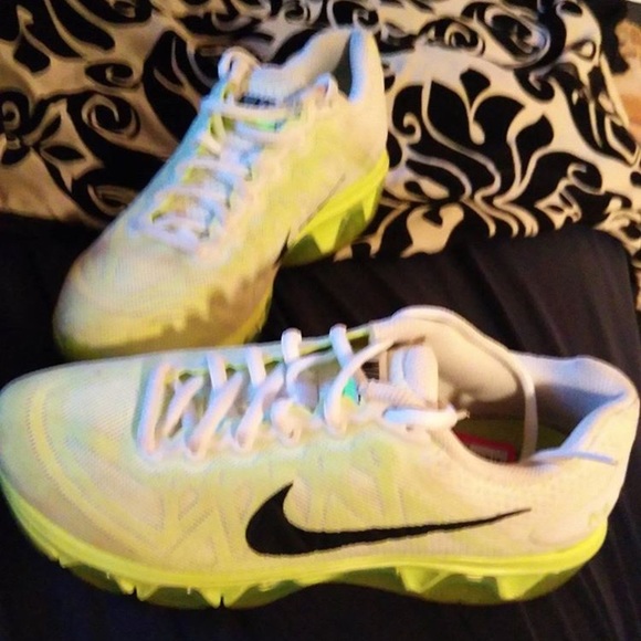 Nike’s - Picture 1 of 1